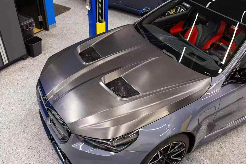 Kapota ze suchého karbonu pro BMW G90