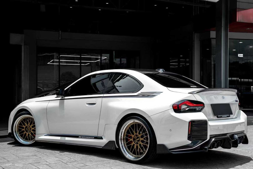 AD styl side skirts ze suchého karbonu pro BMW G87 M2