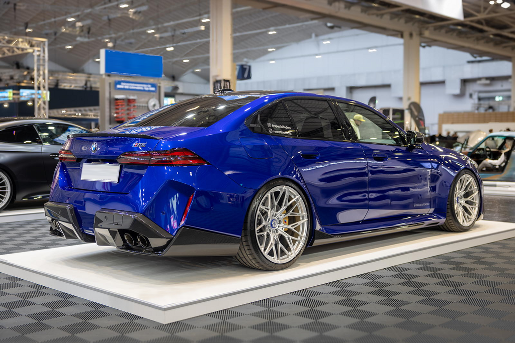 Difuzory ze suchého karbonu pro BMW G90