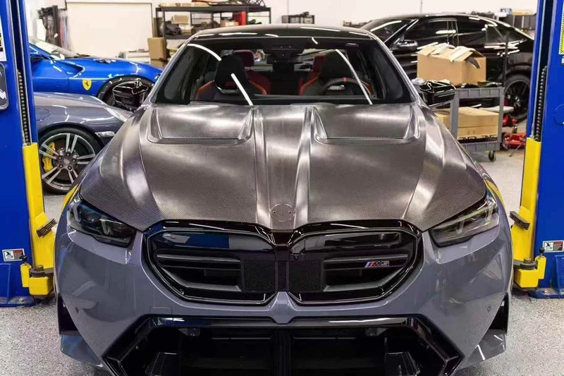 Kapota ze suchého karbonu pro BMW G90
