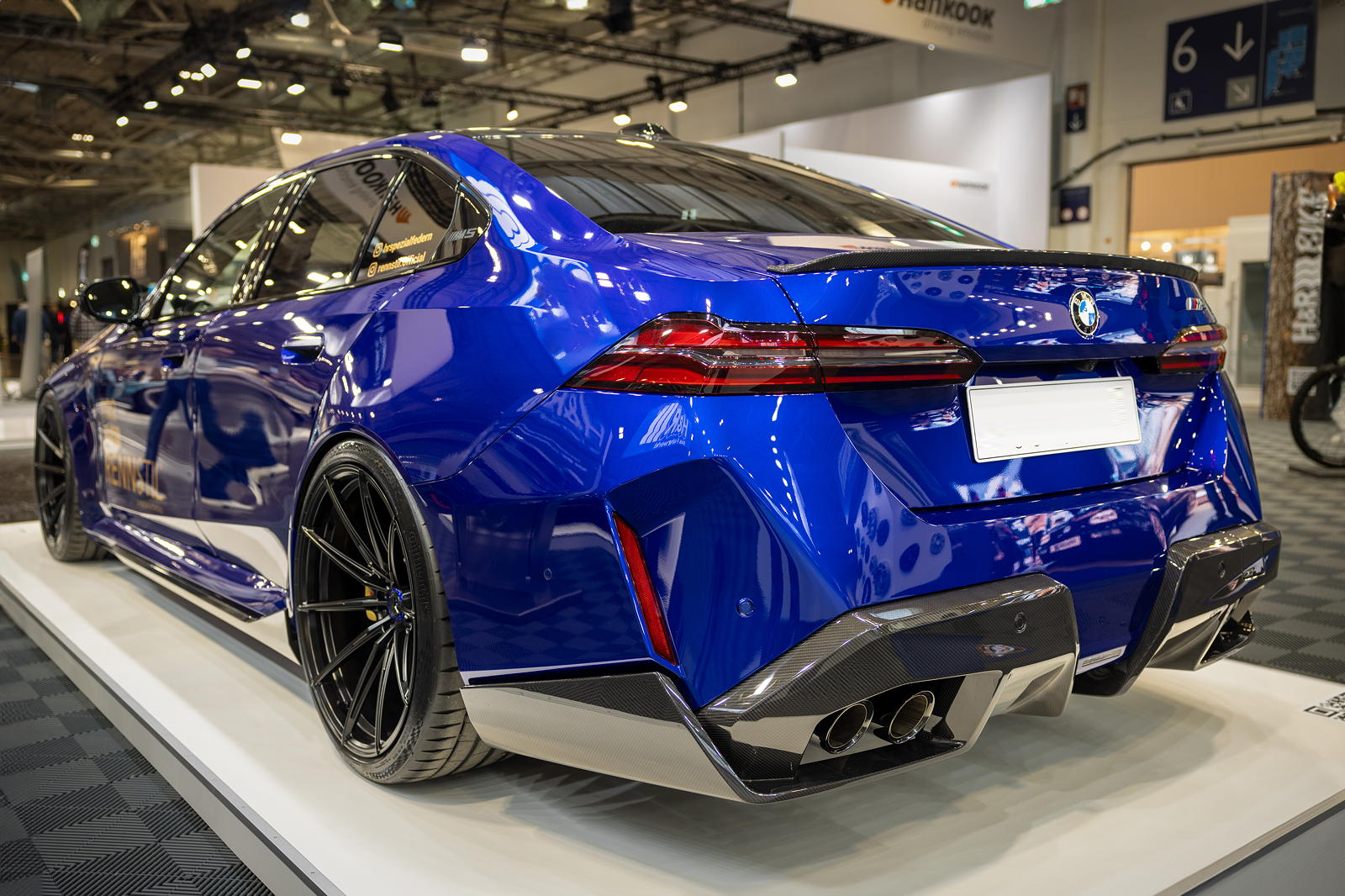 Side skirts ze suchého karbonu pro BMW G90