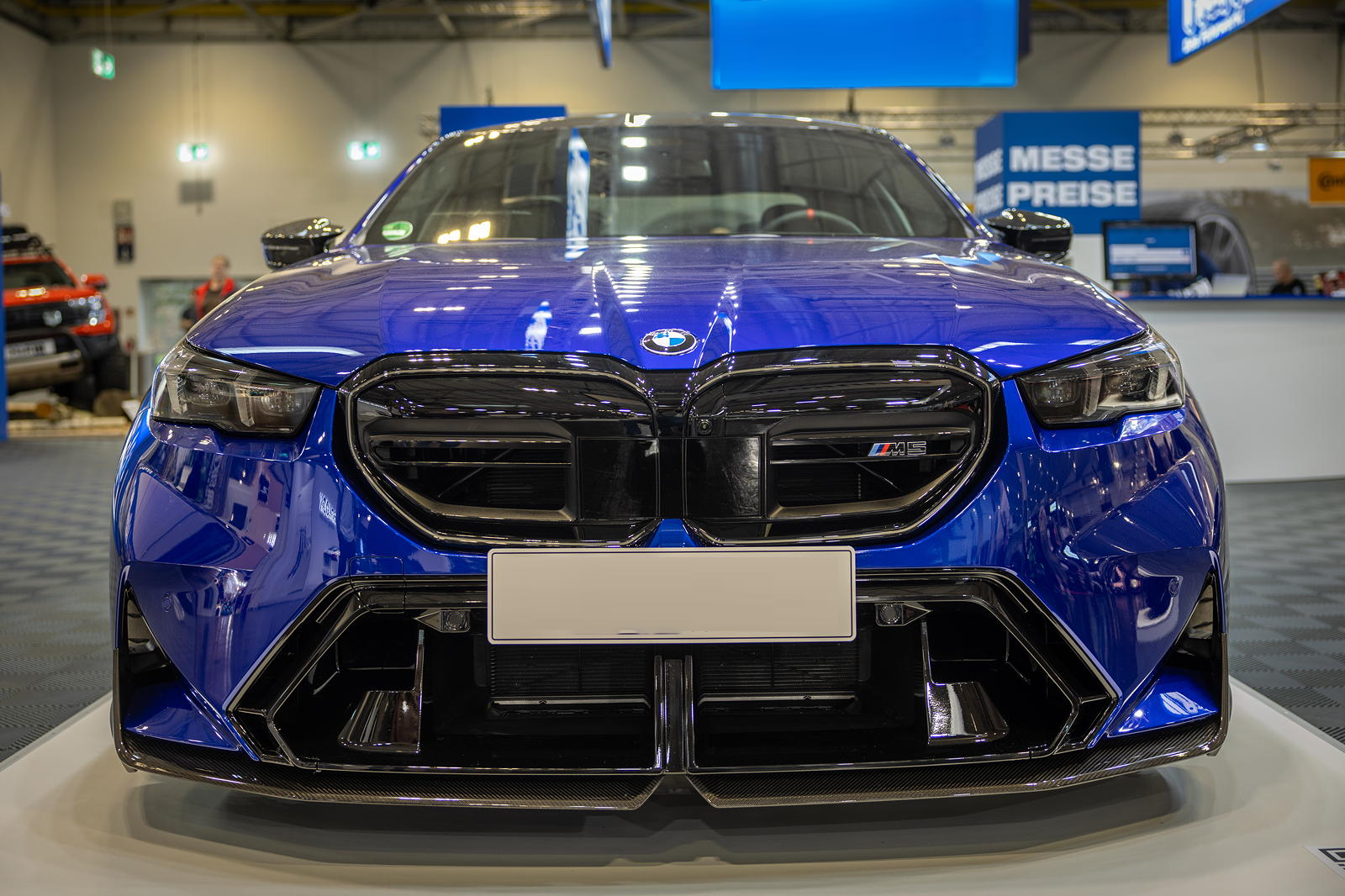 Lip ze suchého karbonu pro BMW G90