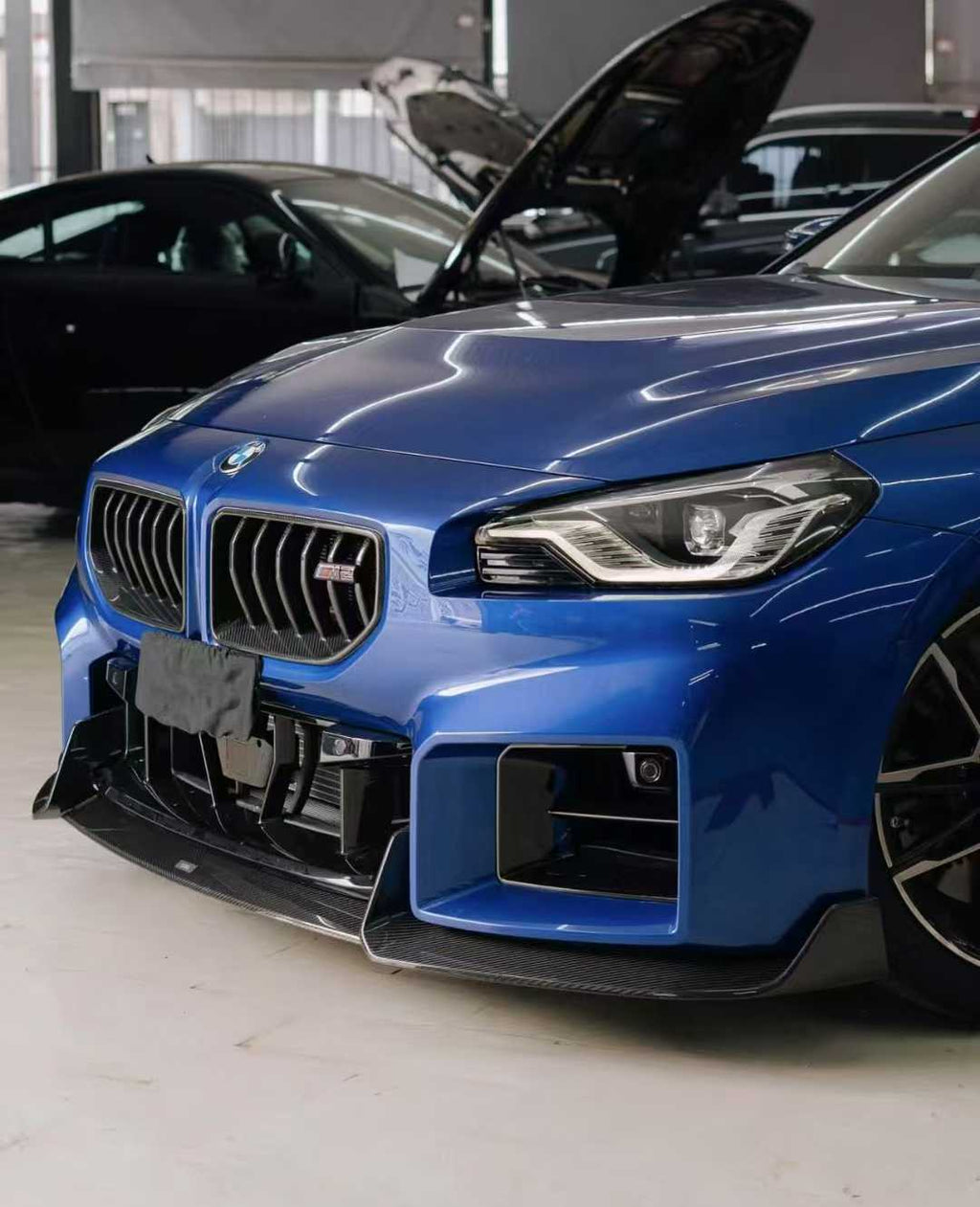 AD styl Lip ze suchého karbonu pro BMW G87 M2
