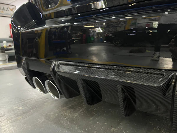 R styl Difuzor ze suchého karbonu pro BMW G87 M2