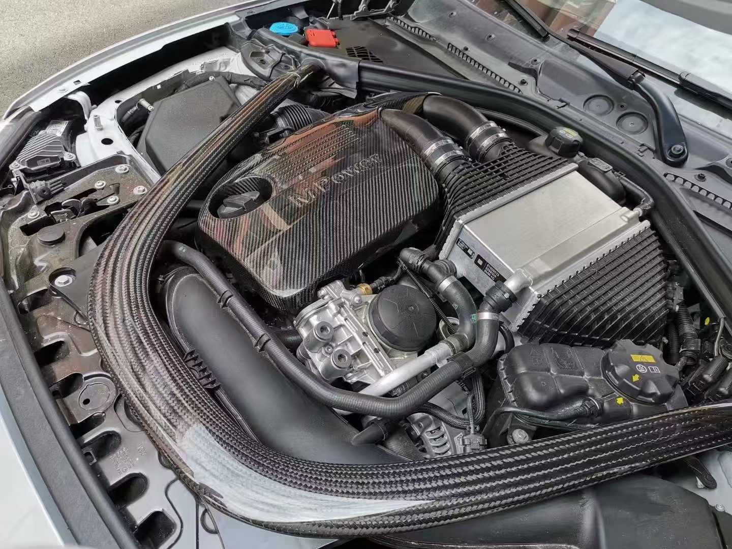 Kryt motoru ze suchého karbonu pro motor S55 (generaci F)