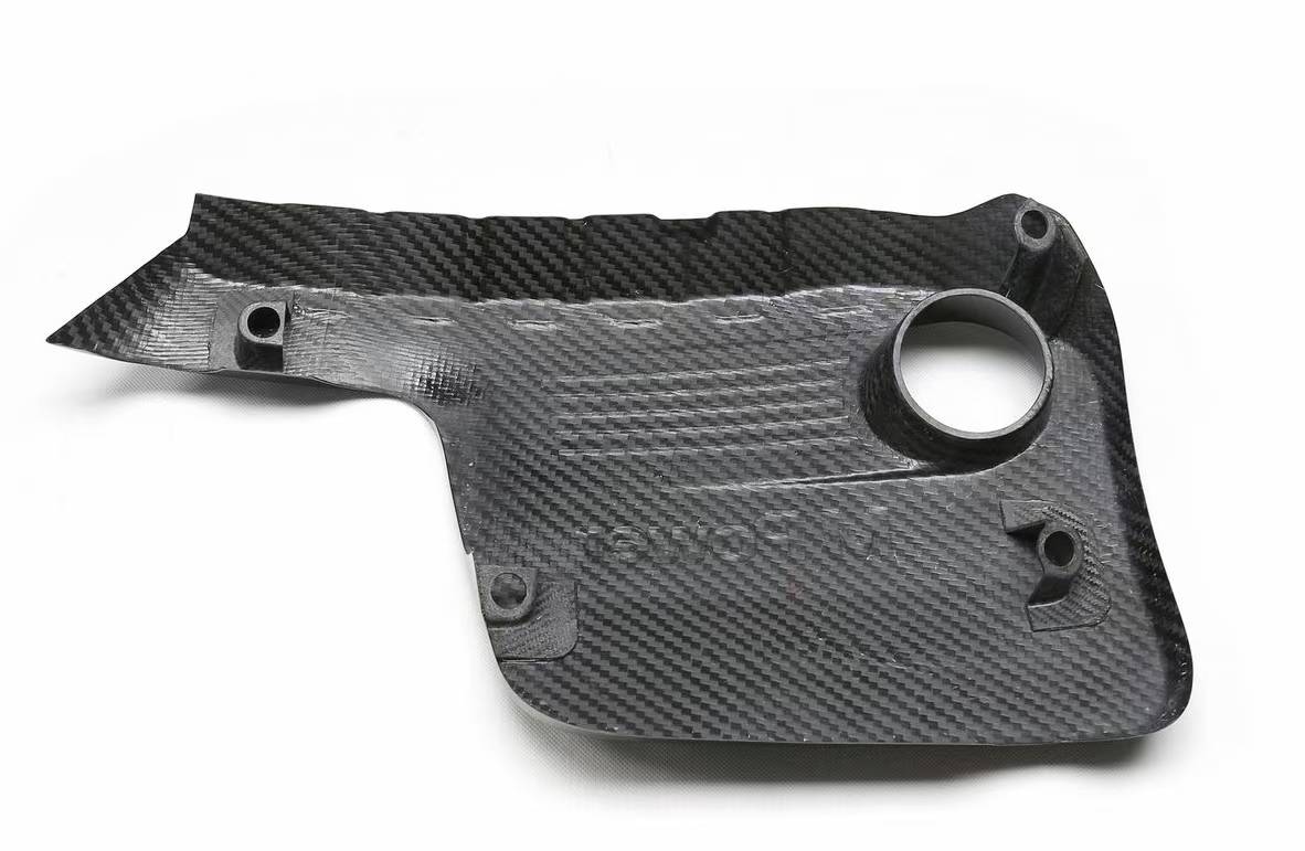 Kryt motoru ze suchého karbonu pro motor S55 (generaci F)
