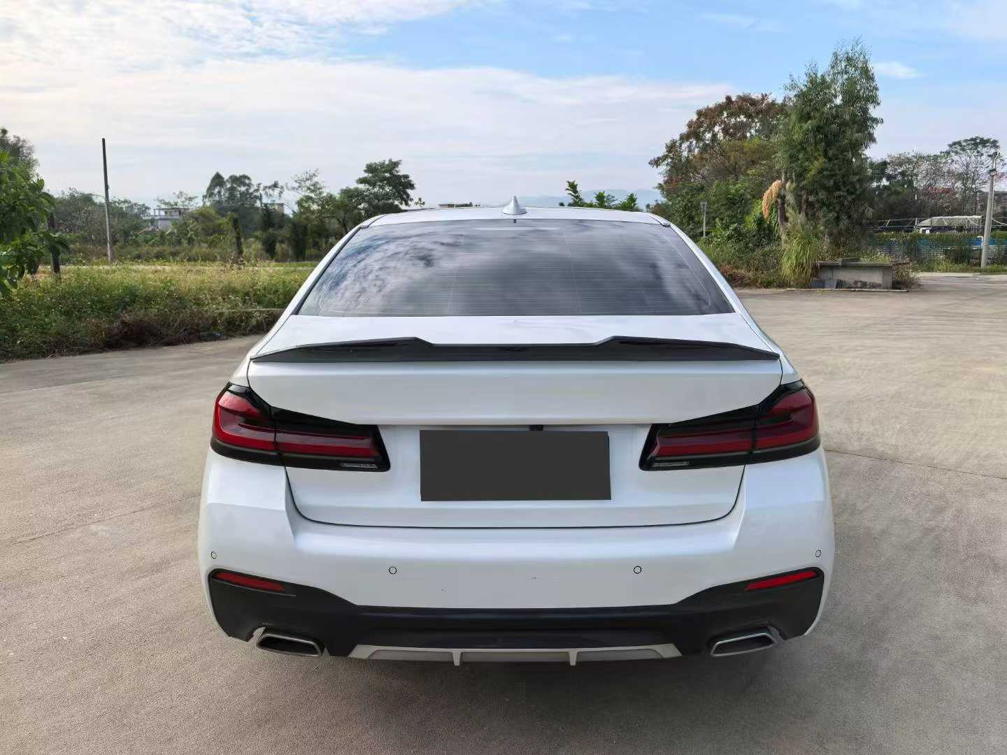 Spoiler ze suchého karbonu pro BMW F90 M5