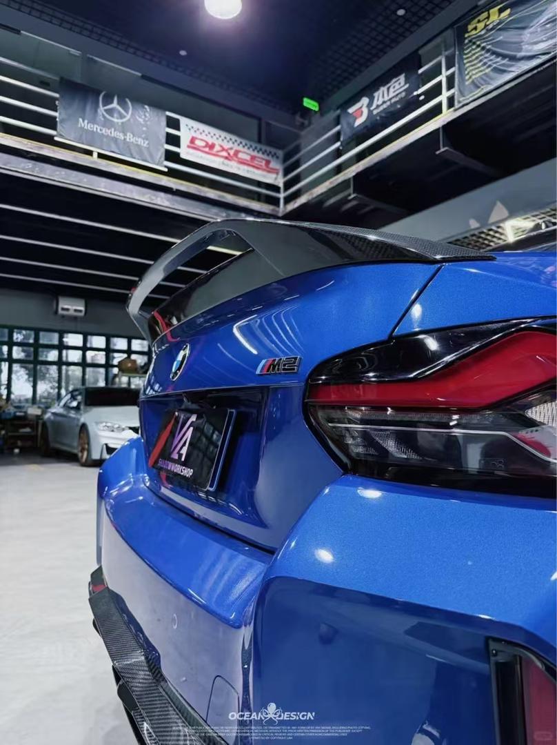 AD styl spoiler ze suchého karbonu pro BMW G87 M2