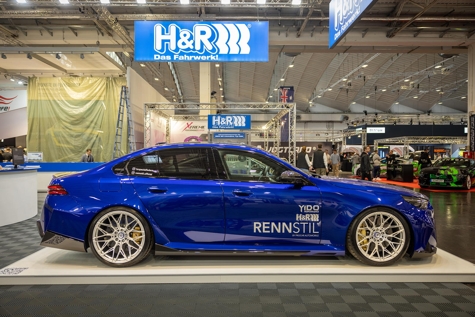 Side skirts ze suchého karbonu pro BMW G90