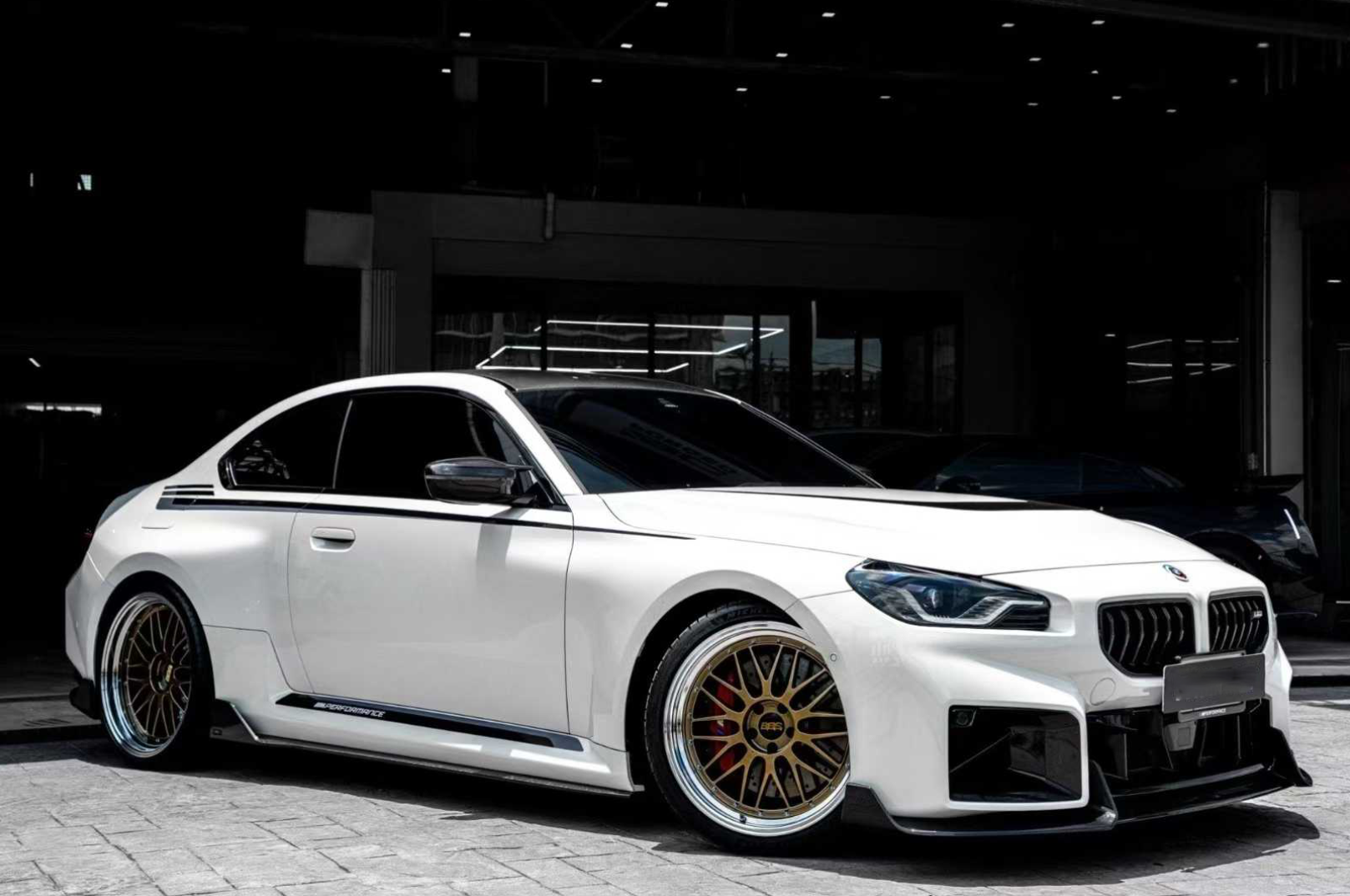 AD styl side skirts ze suchého karbonu pro BMW G87 M2